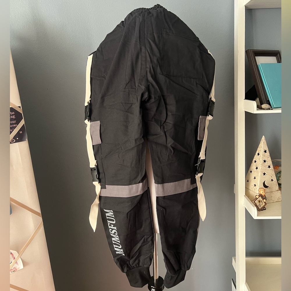 Unisex black fashion pants size medium - Picture 2 of 4